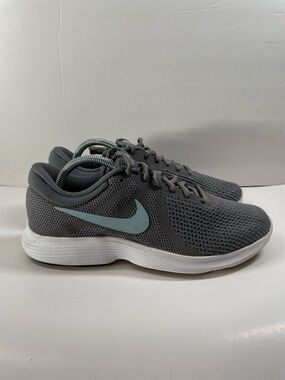 Nike revolution 4 Women running Shoe size US 10 EU 42 908999-004